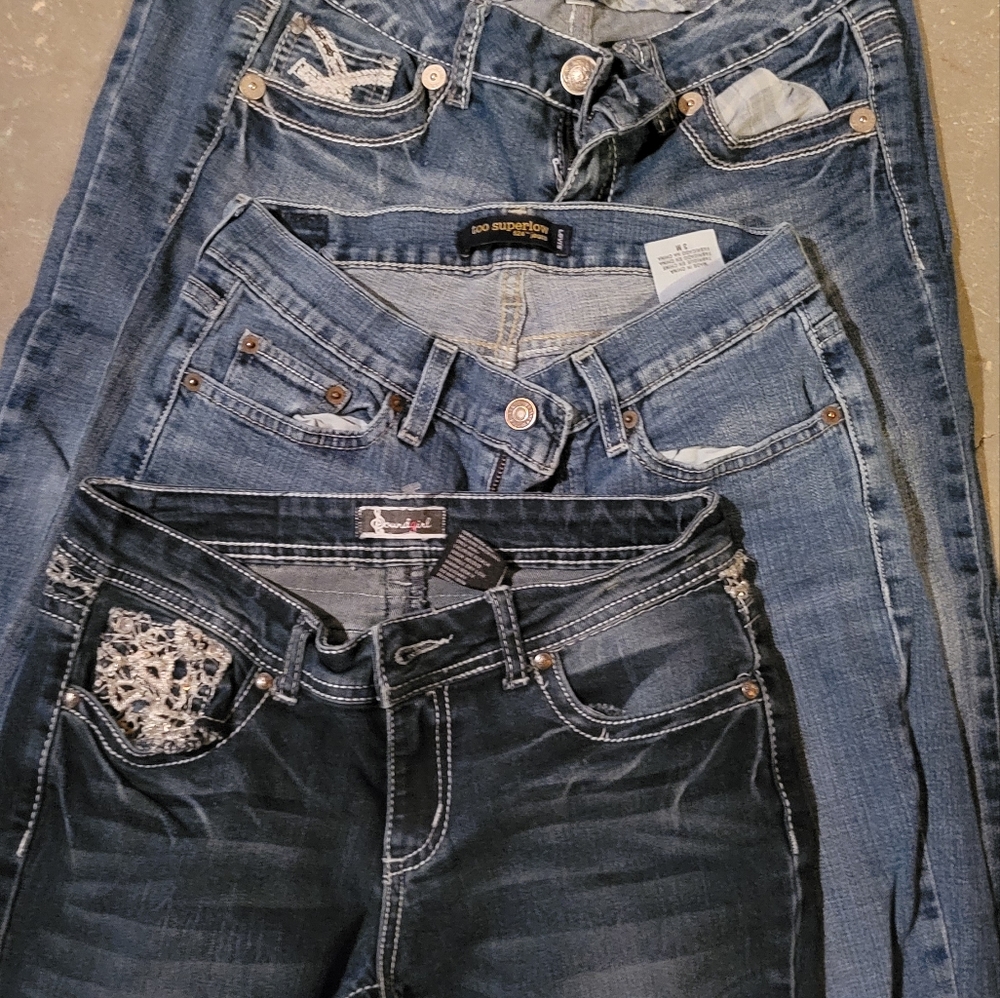 4 pair of jeans 2 levi, 1 sound girl , 1 amethyst